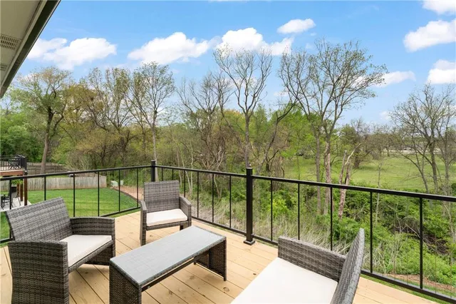 $428,900 | 612 Southeast 21st Street, Oak Grove, MO 64075