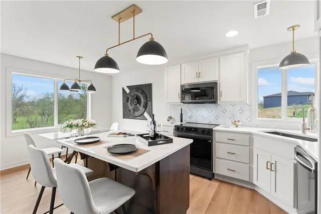 $428,900 | 612 Southeast 21st Street, Oak Grove, MO 64075