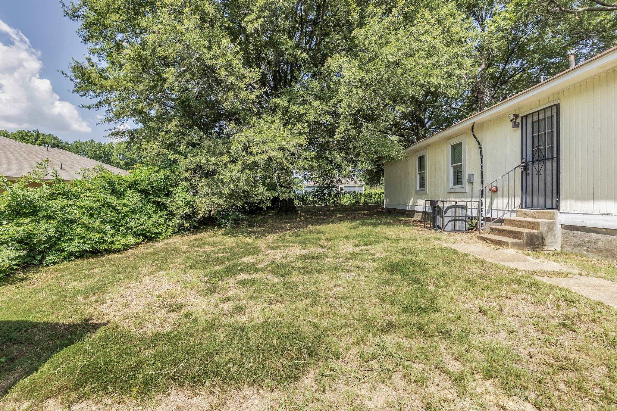 2955 Lake Park Road Memphis, TN 38127 - Photo 24 of 26 a backyard of a house with table and chairs
