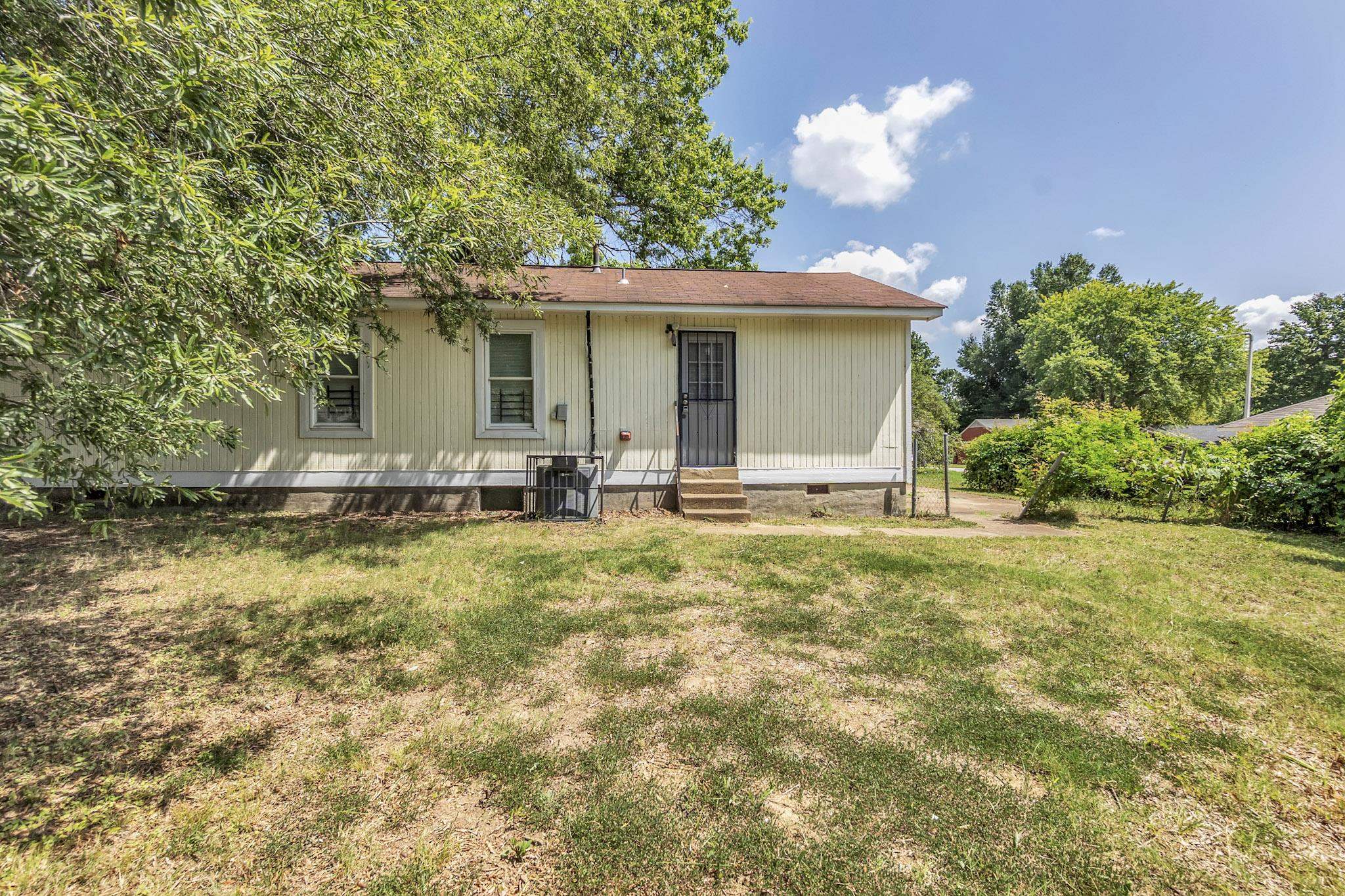 2955 Lake Park Road Memphis, TN 38127 - Photo 25 of 26 a view of a house with backyard and sitting area