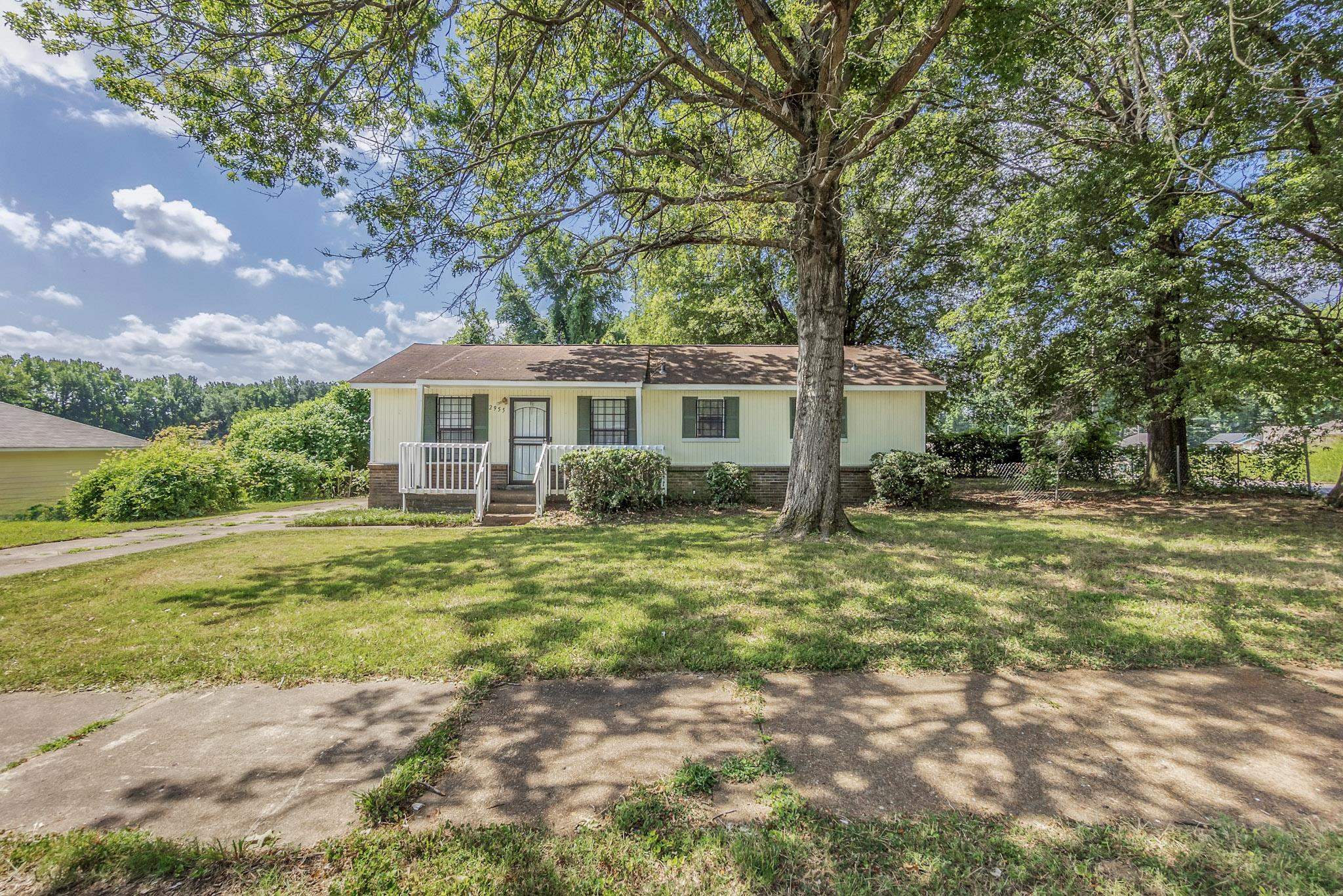 2955 Lake Park Road Memphis, TN 38127 - Photo 3 of 26 a front view of a house with a yard