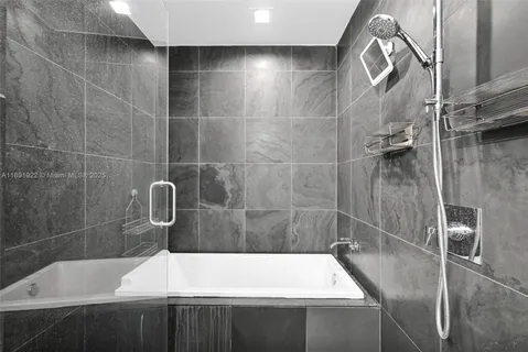 $7,950 | 900 Biscayne Boulevard, Unit 4901, Miami, FL 33132