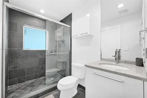 $7,950 | 900 Biscayne Boulevard, Unit 4901, Miami, FL 33132