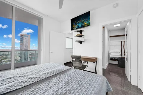 $7,950 | 900 Biscayne Boulevard, Unit 4901, Miami, FL 33132