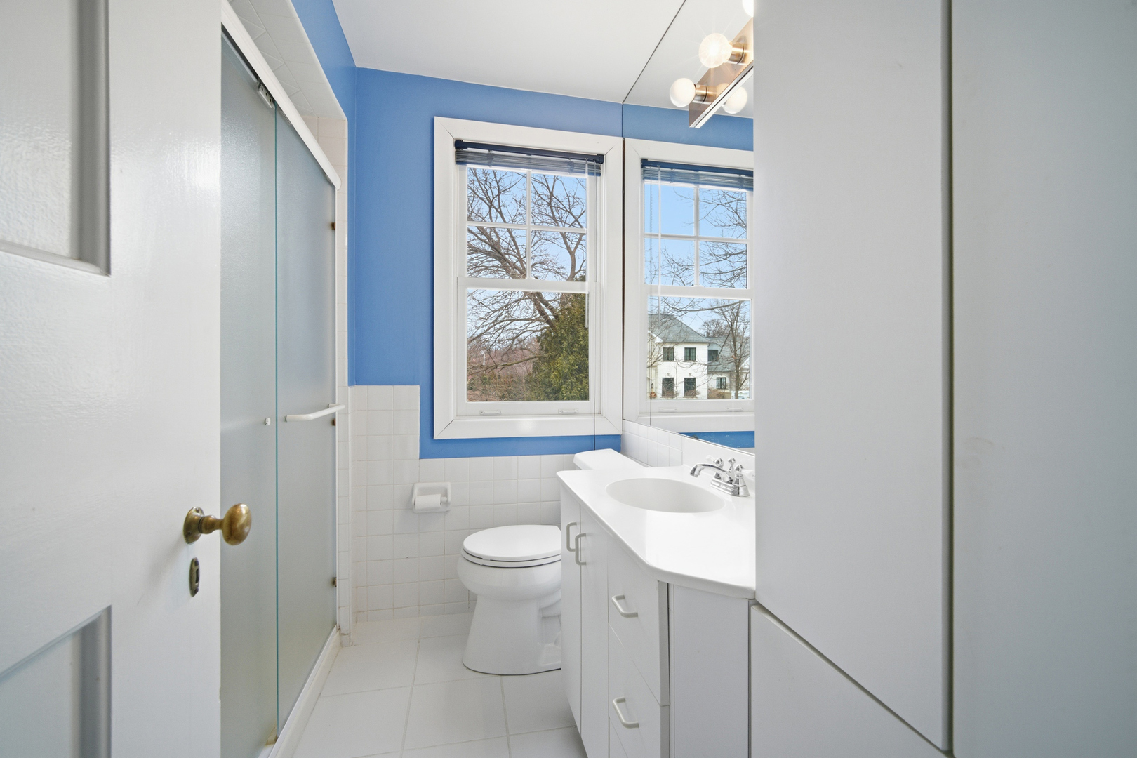 200 Braeburn Road Highland Park, IL 60035 - Photo 23 of 30 a bathroom with a sink a toilet and shower