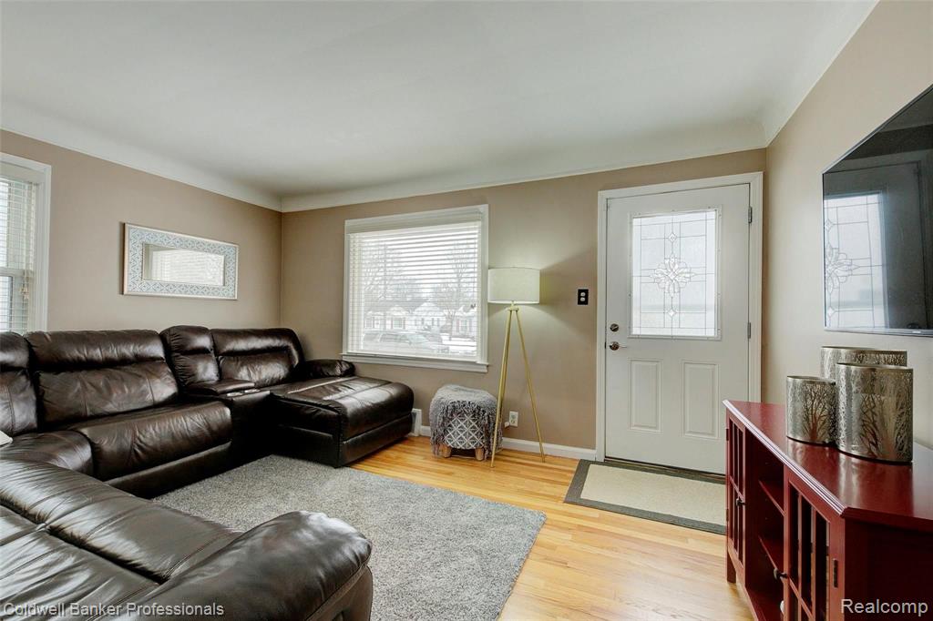 3919 Durham Road Royal Oak, MI 48073 - Photo 9 of 40