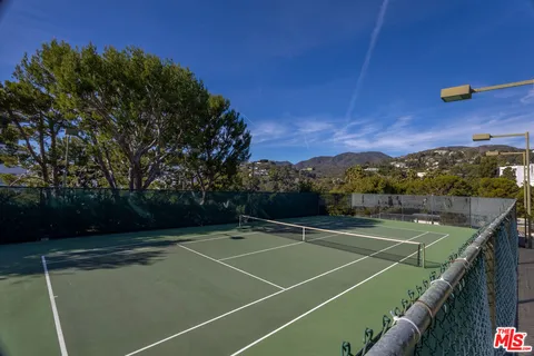 $6,000 | 17366 Sunset Boulevard, Unit 302, Pacific Palisades, CA 90272