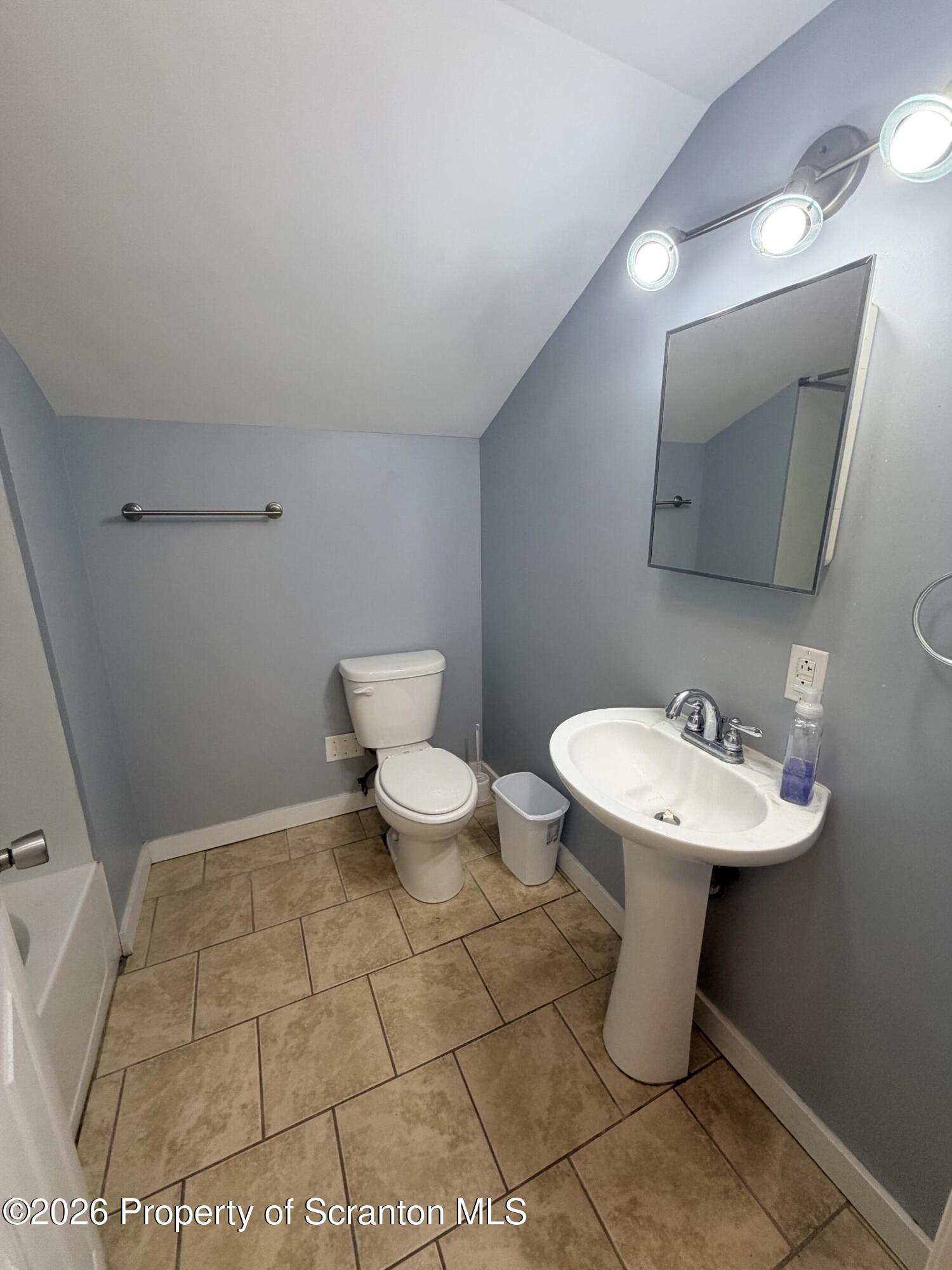 535 Maple Street, Unit 2 Scranton, PA 18505 - Photo 5 of 7 IMG_1781