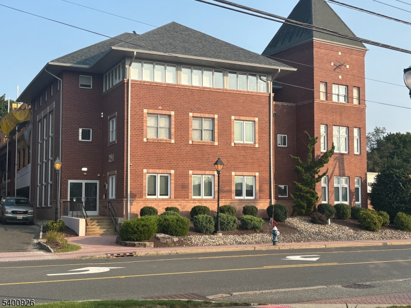 391 Springfield Avenue, Unit 2A Berkeley Heights, NJ 07922 - Photo 7 of 8 a front view of a building
