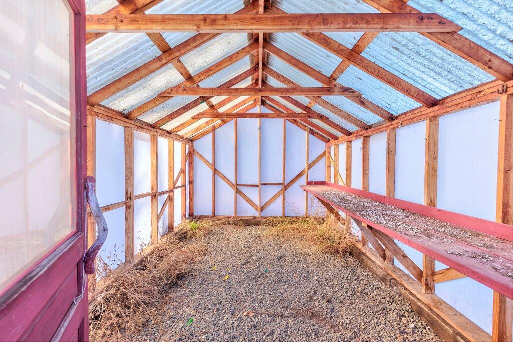 111 Norman Road Selma, OR 97538 - Photo 10 of 43 Green House Interior