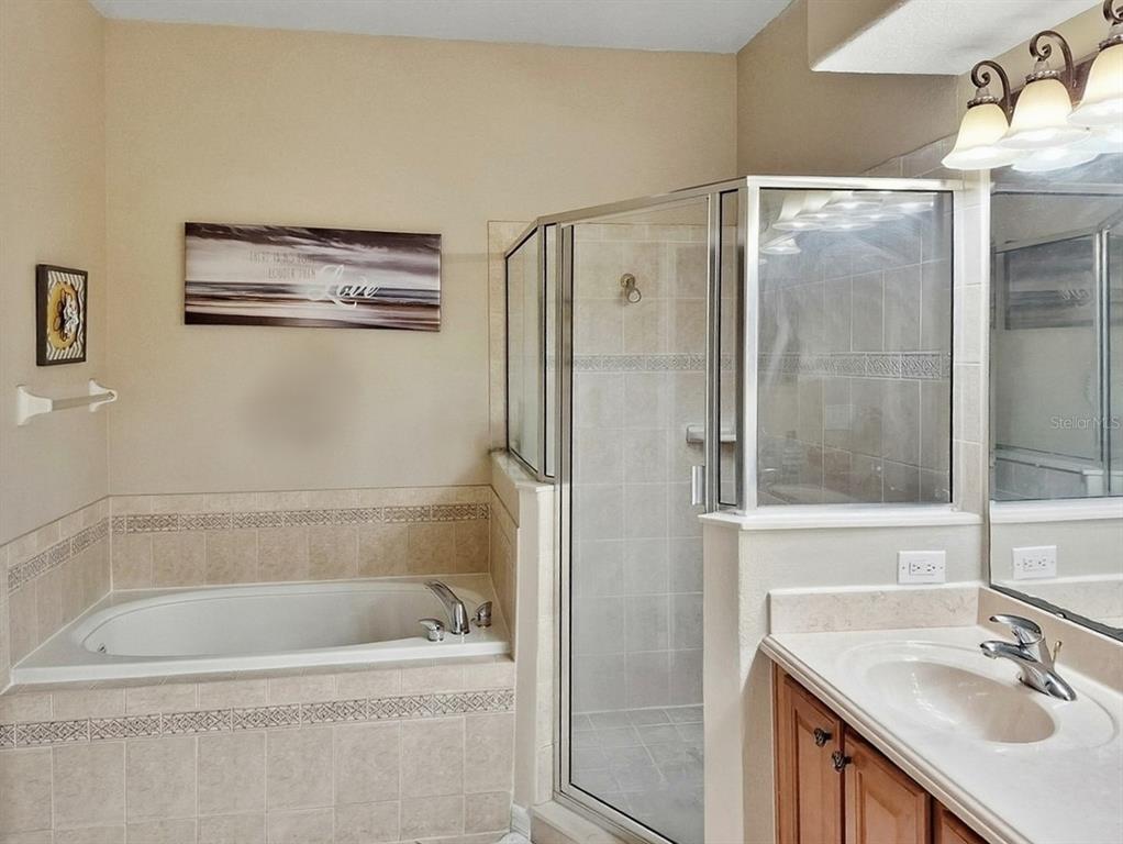 2056 Clapper Trail Apopka, FL 32703 - Photo 11 of 14 a bathroom with a bathtub and a sink
