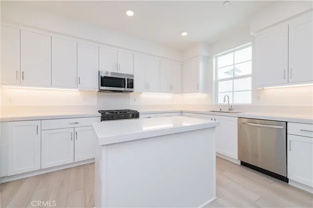 $3,600 | 1074 North Anaheim Boulevard, Unit 2, Anaheim, CA 92801