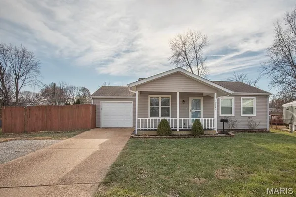 $230,000 | 2482 Bonniebrook Drive, Maryland Heights, MO 63043