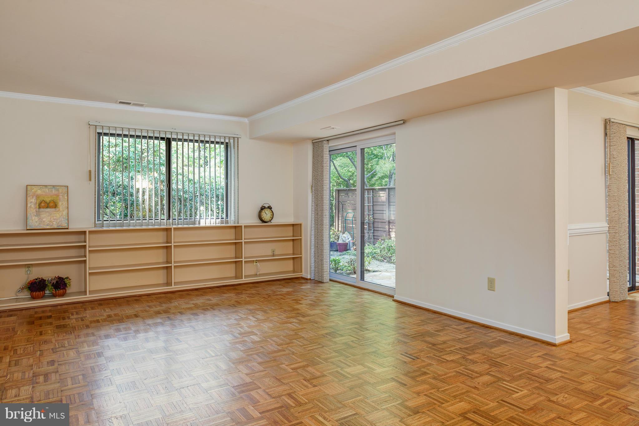11714 Indian Ridge Road Reston, VA 20191 - Photo 11 of 26 Living Room