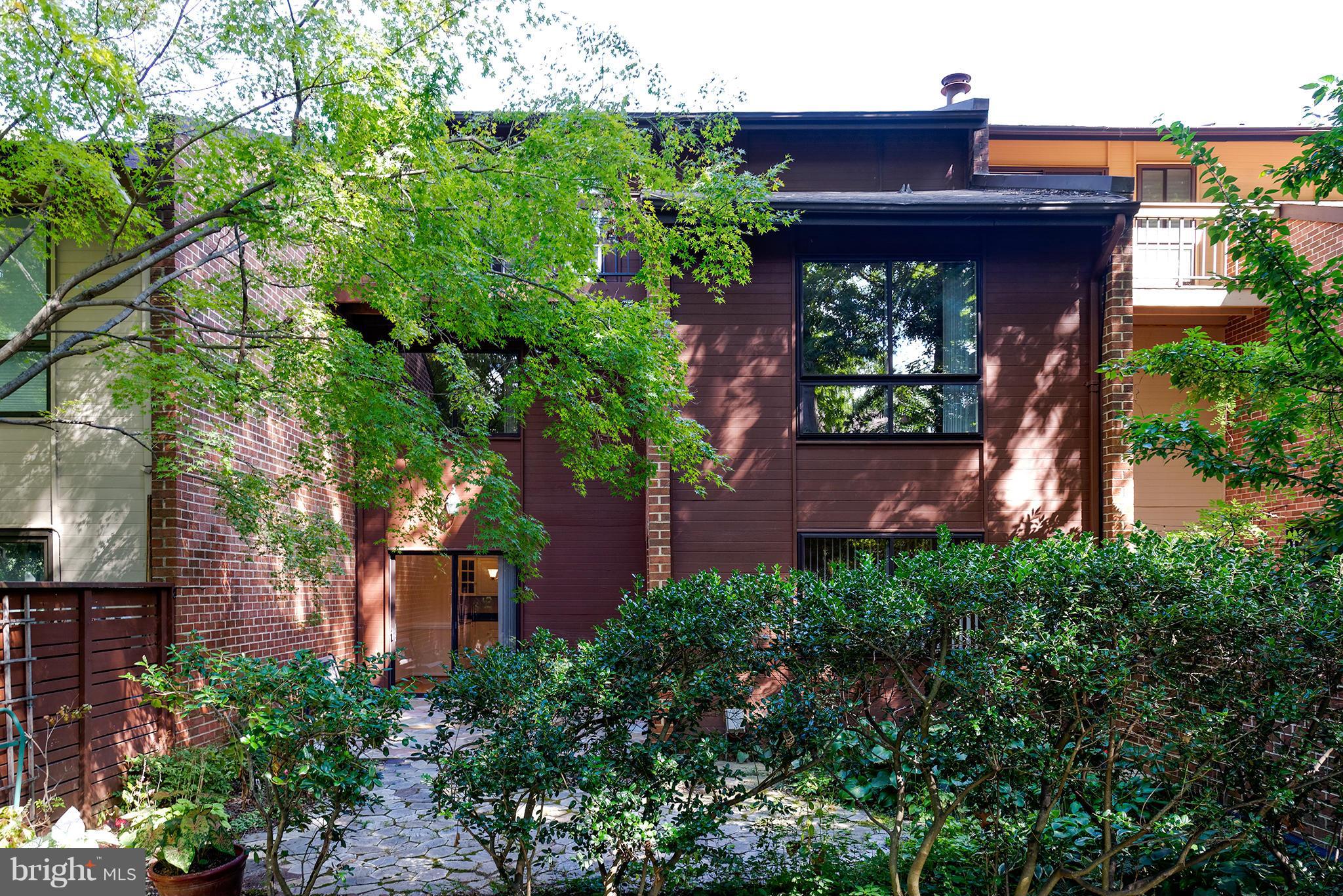Exterior (Rear)