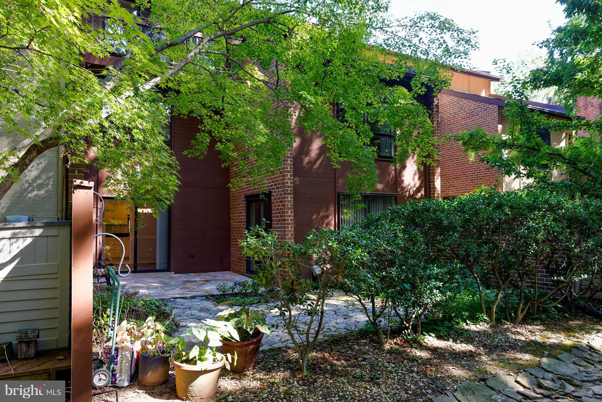 Exterior (Rear)
