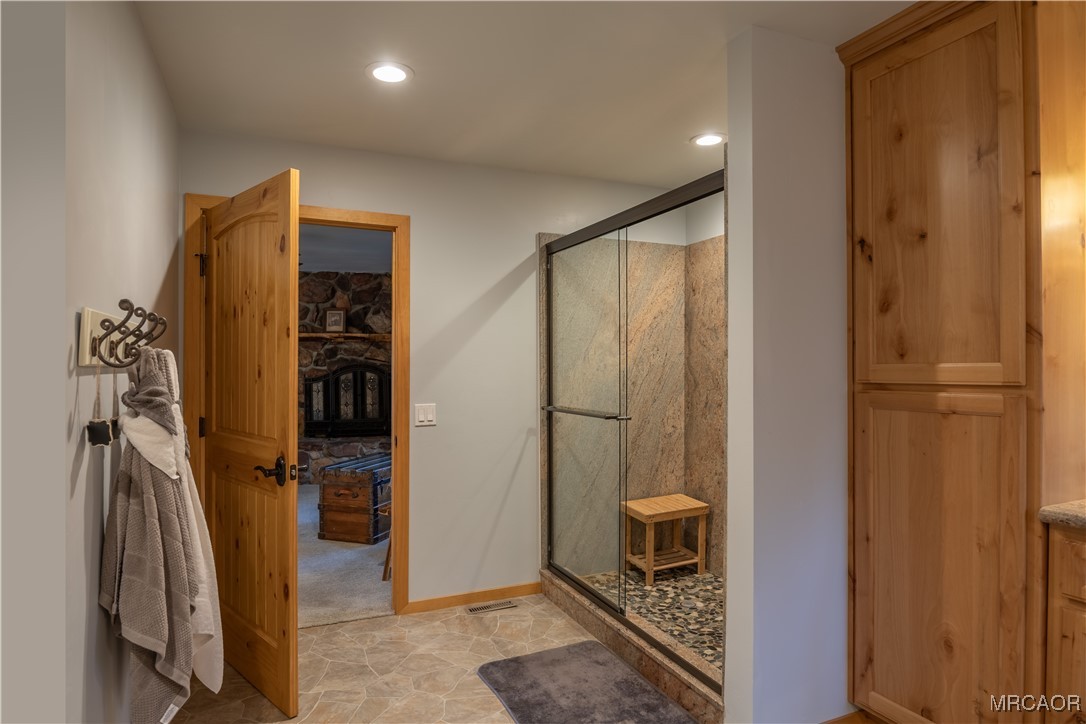 448 Edgemoor Road Big Bear Lake, CA 92315 - Photo 28 of 42 a view of walk in closet