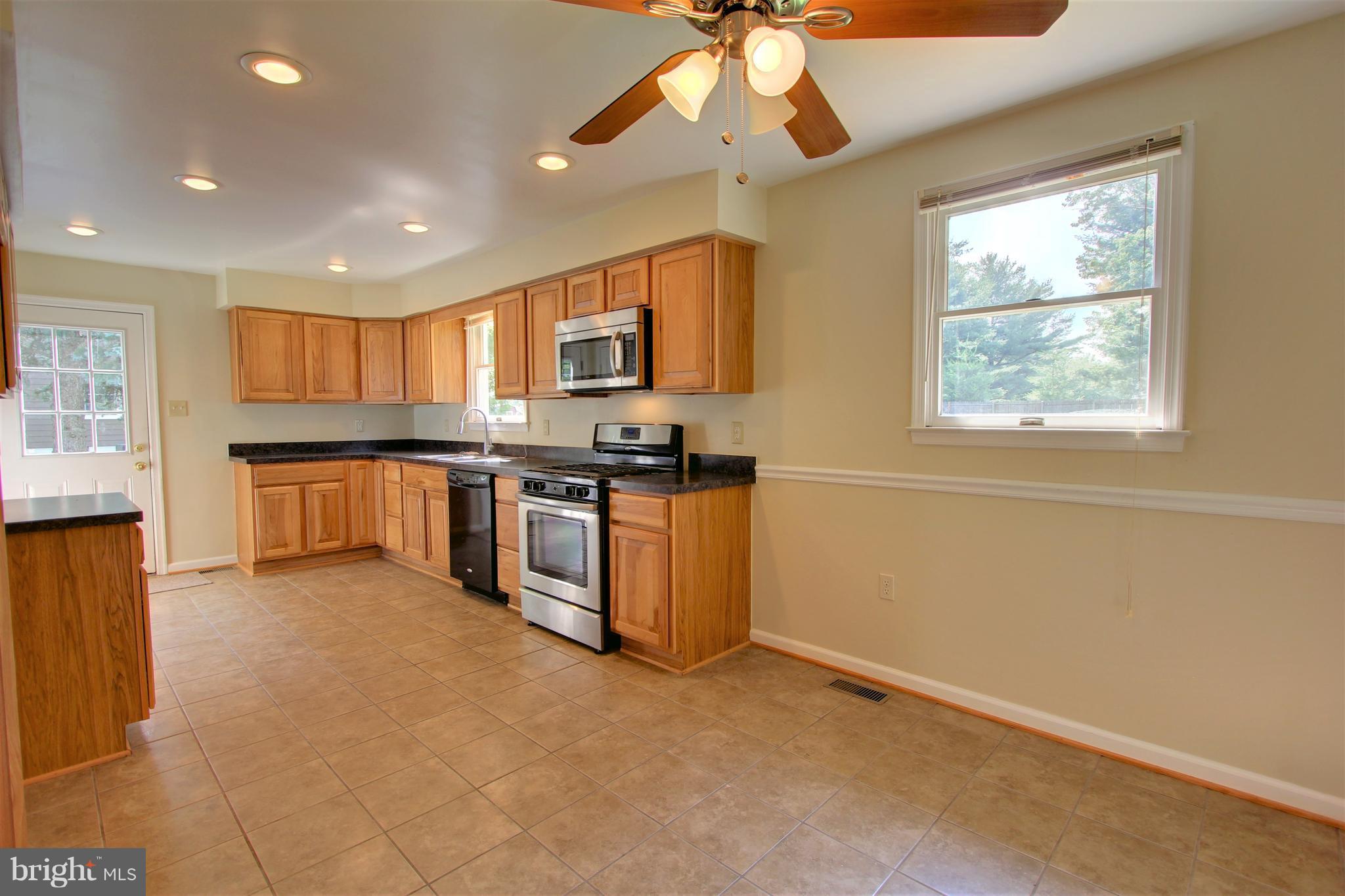 10646 Harding Road Laurel, MD 20723 - Photo 7 of 30 Kitchen