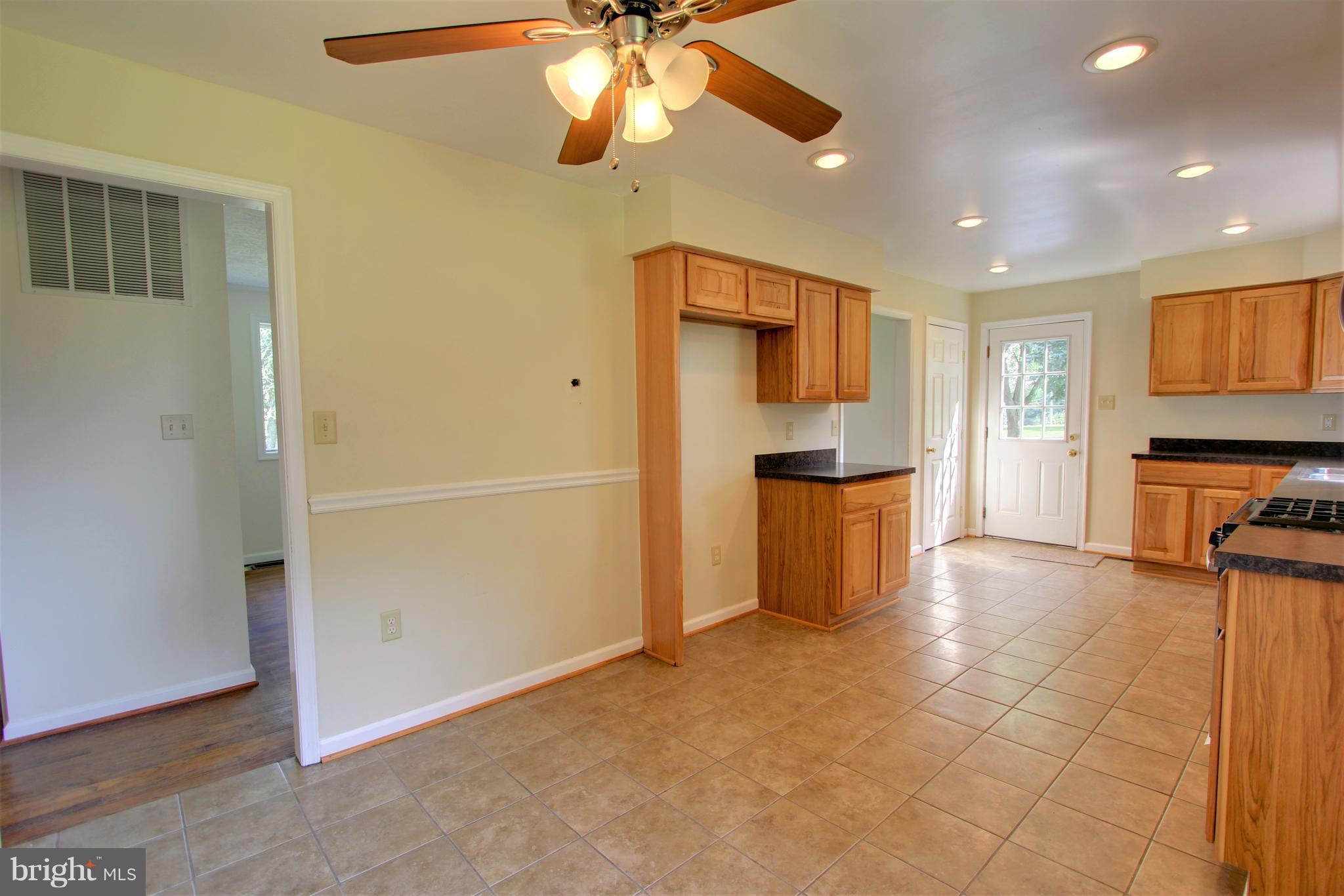 10646 Harding Road Laurel, MD 20723 - Photo 8 of 30 Dining Room
