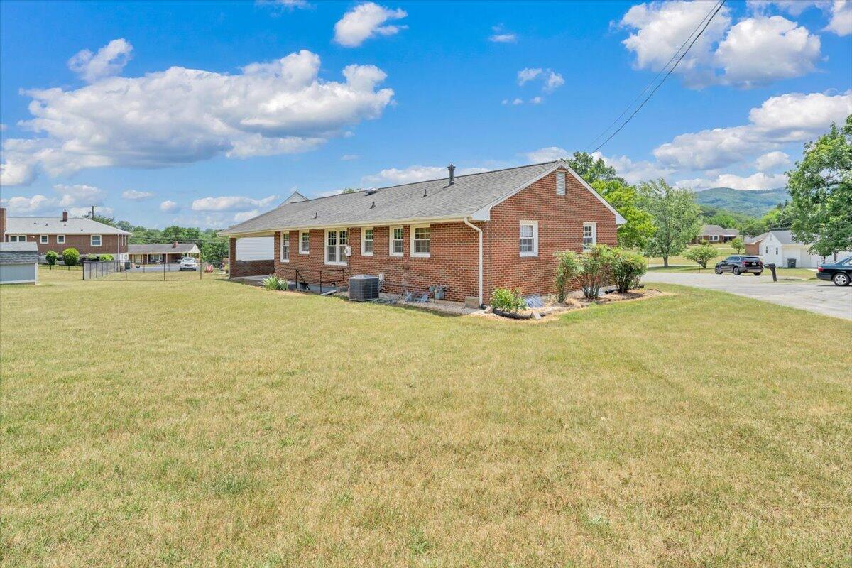 409 Decatur Circle Salem, VA 24153 - Photo 39 of 47 39-MIB06375