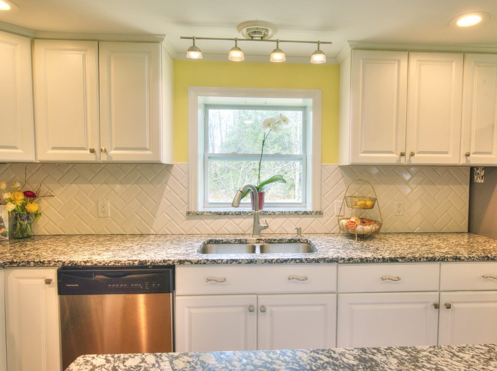 3025 South Athol Road Athol, MA 01331 - Photo 8 of 37