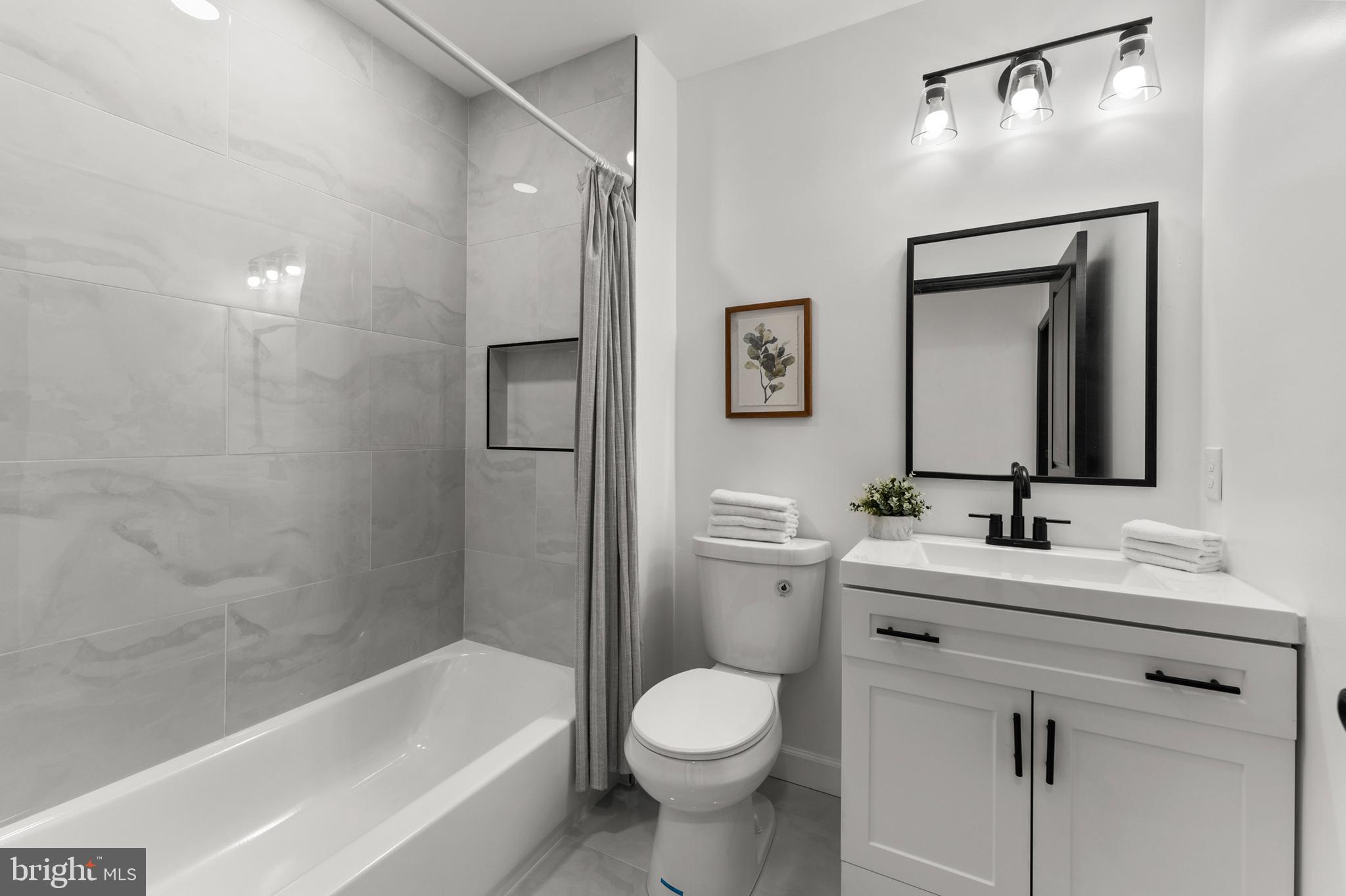 1623 Rutland Avenue Baltimore, MD 21213 - Photo 18 of 38 a bathroom with a toilet sink and bathtub