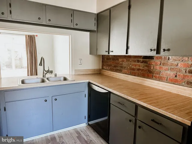 $2,400 | 8317 Kingsgate Road, Unit 517, Springfield, VA 22152