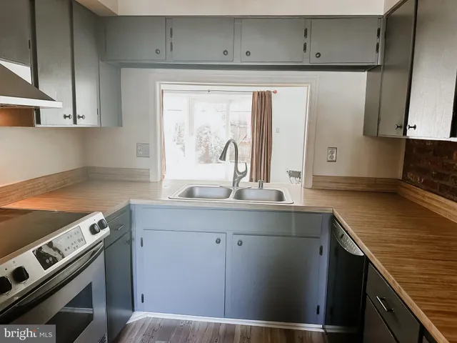 $2,400 | 8317 Kingsgate Road, Unit 517, Springfield, VA 22152