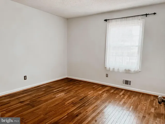 $2,400 | 8317 Kingsgate Road, Unit 517, Springfield, VA 22152