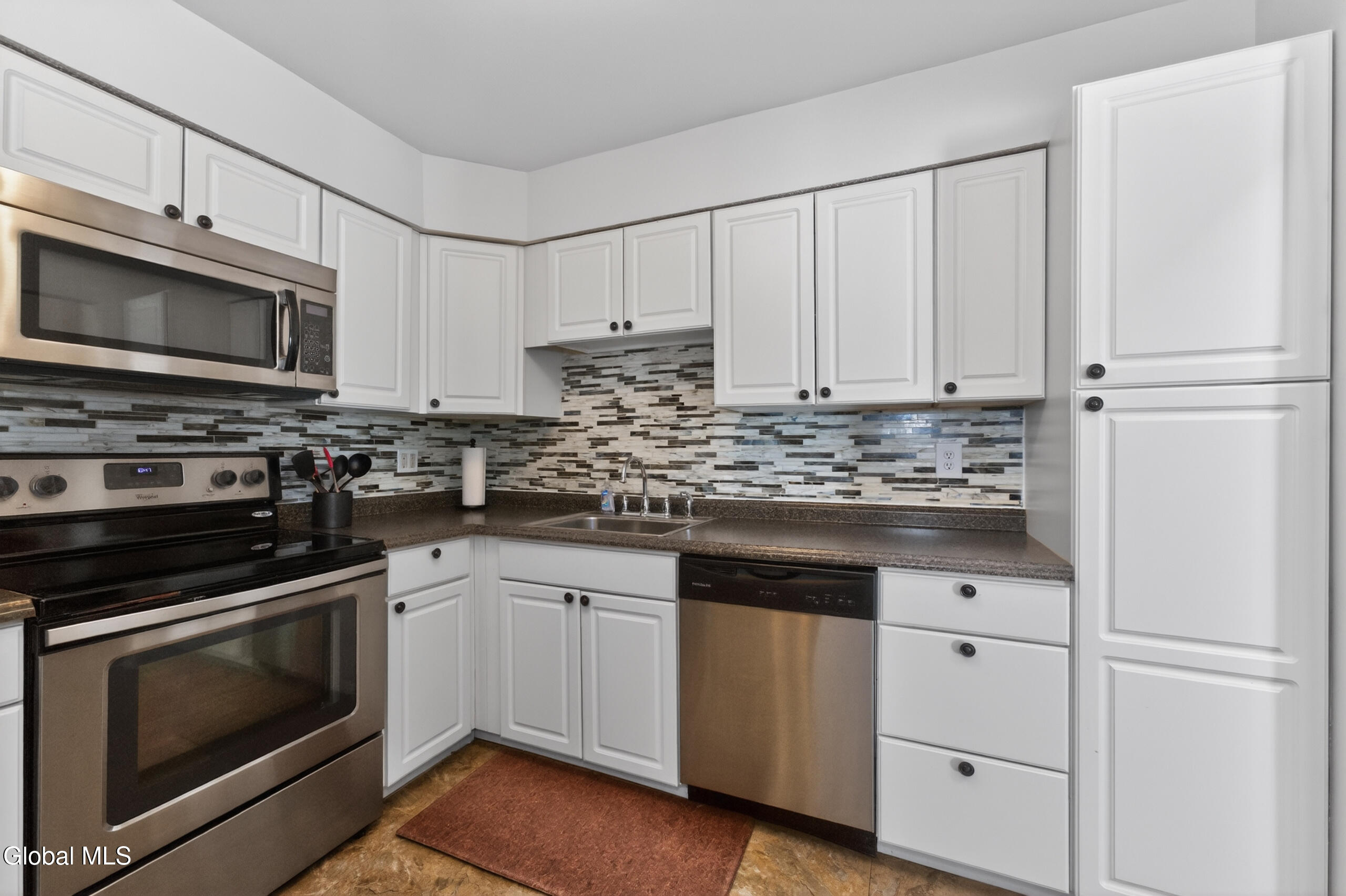 21 Whispering Pines Road Wilton, NY 12831 - Photo 13 of 33 4 Kitchen 2