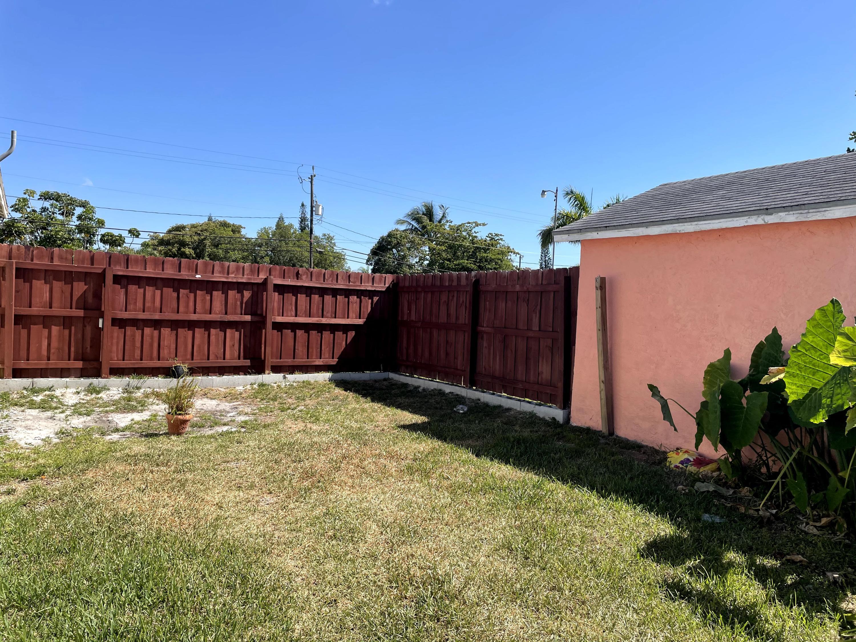 3901 Lakewood Road, Unit A Palm Springs, FL 33461 - Photo 5 of 11 IMG_1985