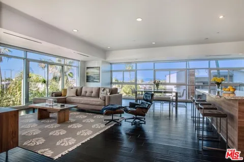 $9,750 | 3111 Vía Dolce, Unit 301, Marina del Rey, CA 90292