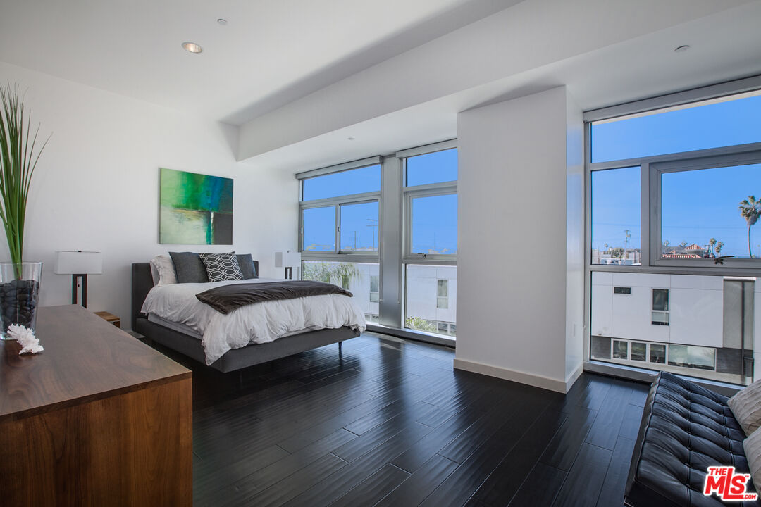 3111 Vía Dolce, Unit 301 Marina del Rey, CA 90292 - Photo 13 of 32