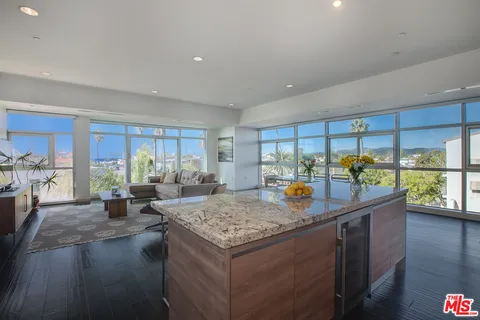 $9,750 | 3111 VĆa Dolce, Unit 301, Marina del Rey, CA 90292