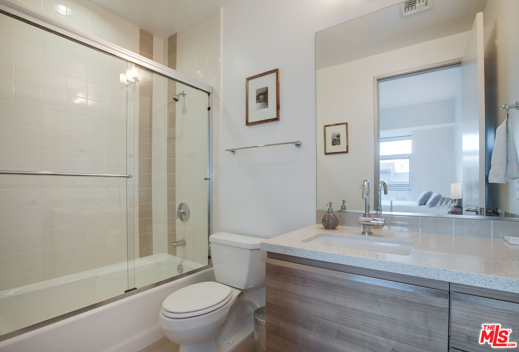 3111 Vía Dolce, Unit 301 Marina del Rey, CA 90292 - Photo 25 of 32