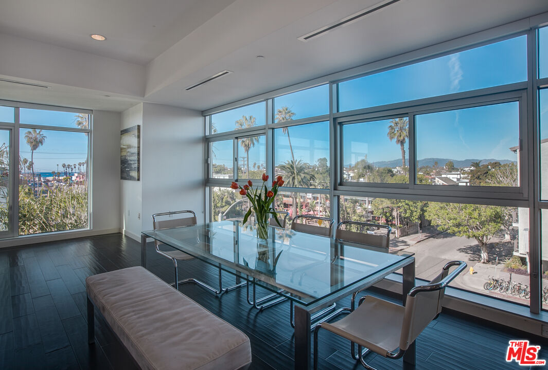 3111 Vía Dolce, Unit 301 Marina del Rey, CA 90292 - Photo 7 of 32