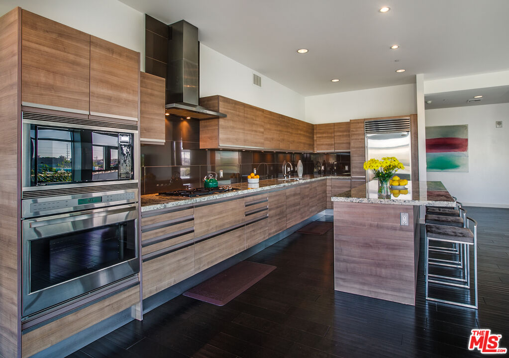 3111 Vía Dolce, Unit 301 Marina del Rey, CA 90292 - Photo 10 of 32