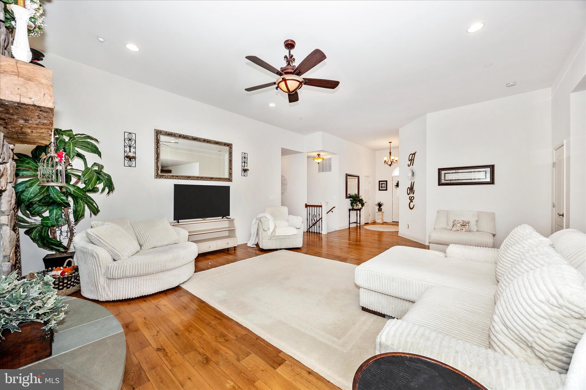 7145 Linganore Road New Market, MD 21774 - Photo 10 of 55 Living Room