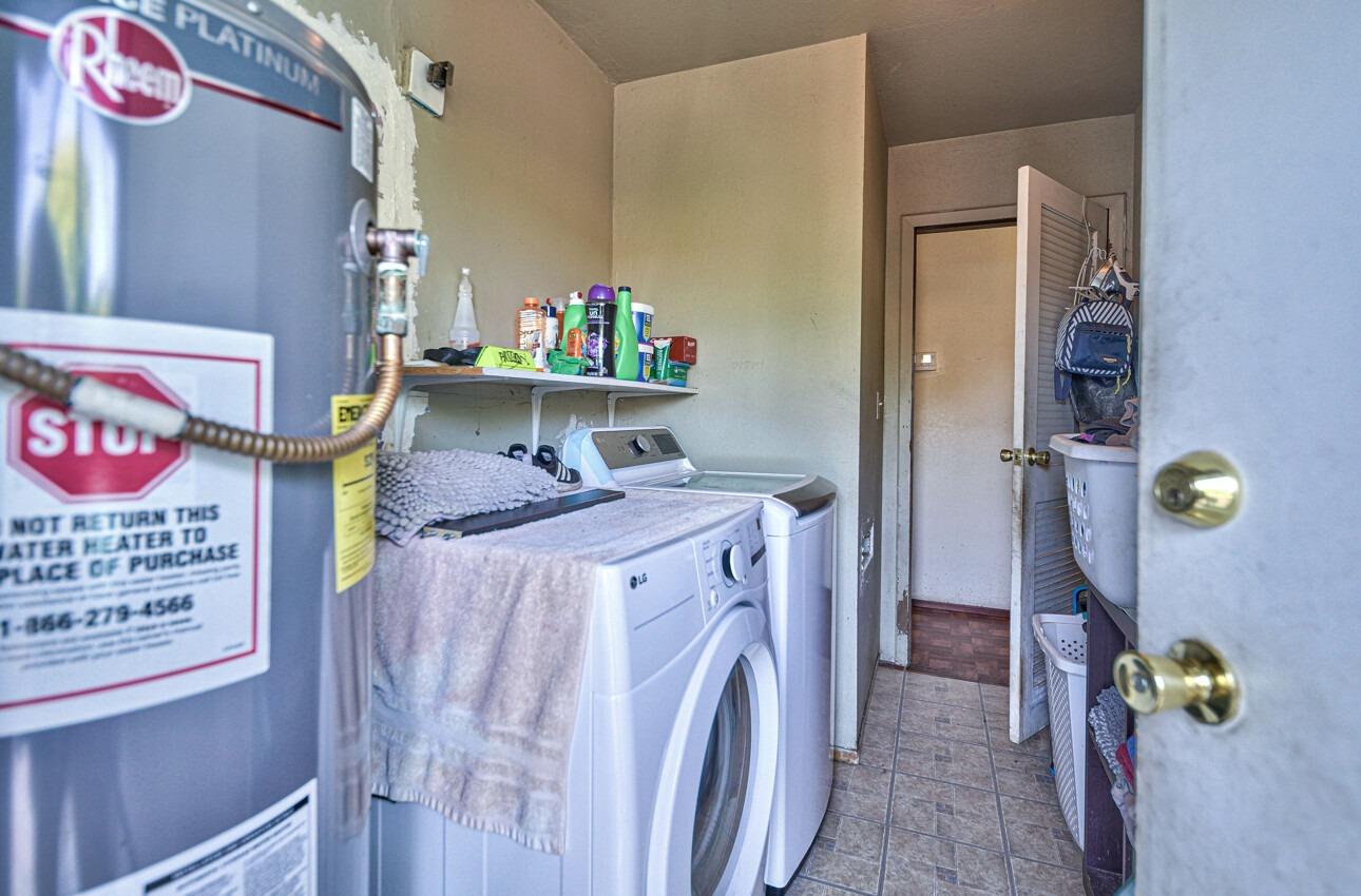 140 Inca Drive Soledad, CA 93960 - Photo 15 of 18 a utility room with dryer and washer