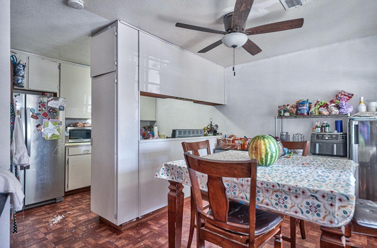 140 Inca Drive Soledad, CA 93960 - Photo 4 of 18 a view of a dining room with furniture