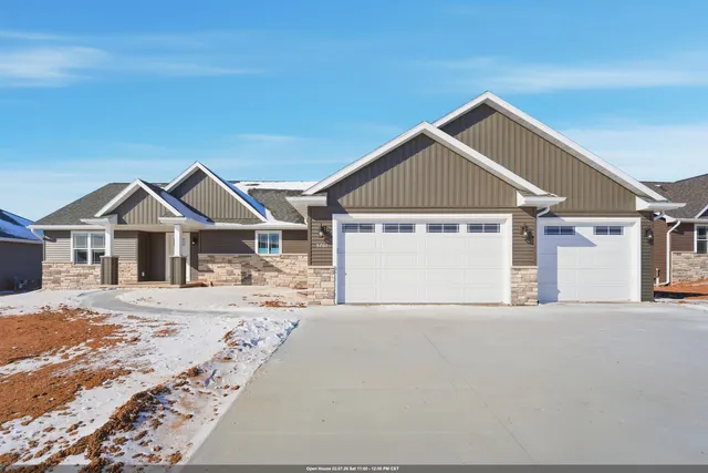 $599,900 | 5701 North Acadia Drive, Appleton, WI 54913