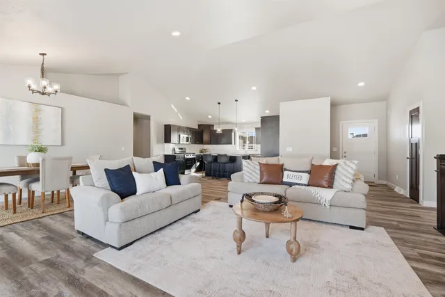 $599,900 | 5701 North Acadia Drive, Appleton, WI 54913