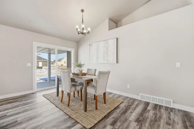 $599,900 | 5701 North Acadia Drive, Appleton, WI 54913