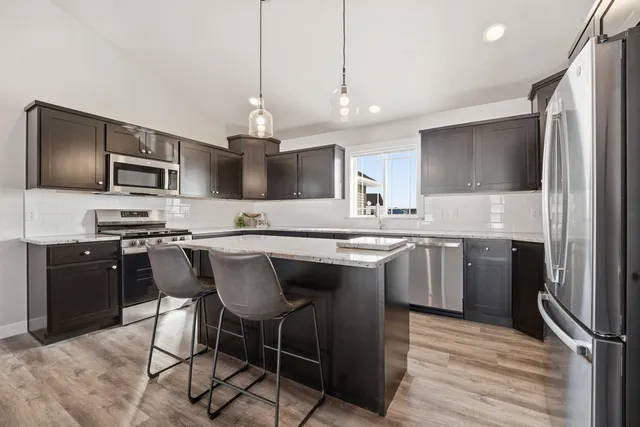 $599,900 | 5701 North Acadia Drive, Appleton, WI 54913