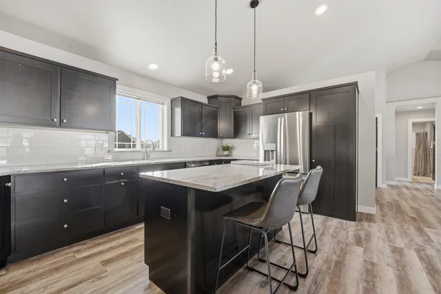 $599,900 | 5701 North Acadia Drive, Appleton, WI 54913