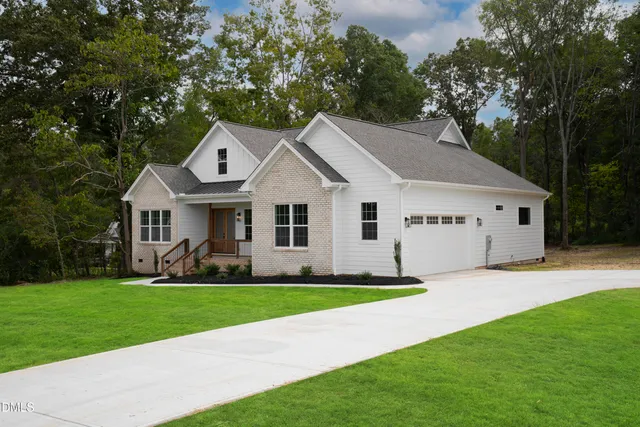 a picture of a bathroom