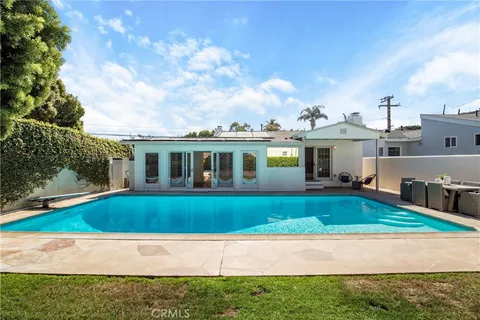 $2,690,000 | 424 South Meadows Avenue, Manhattan Beach, CA 90266
