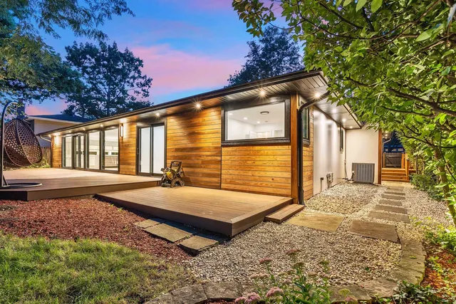 $1,100,000 | 623 Echo Lane, Glenview, IL 60025