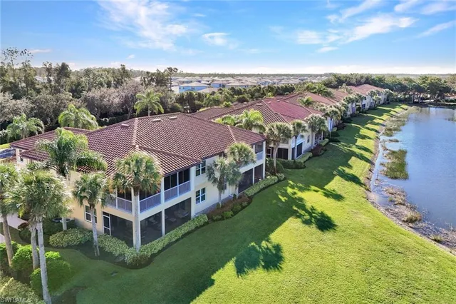 view of an outdoor space and yard