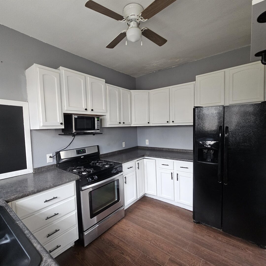 14027 North Link Lane Mount Vernon, IL 62864 - Photo 14 of 28 a kitchen with granite countertop a refrigerator stove top oven and cabinets